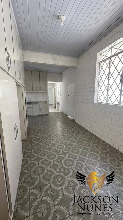 Casa à venda com 6 quartos, 300m² - Foto 7