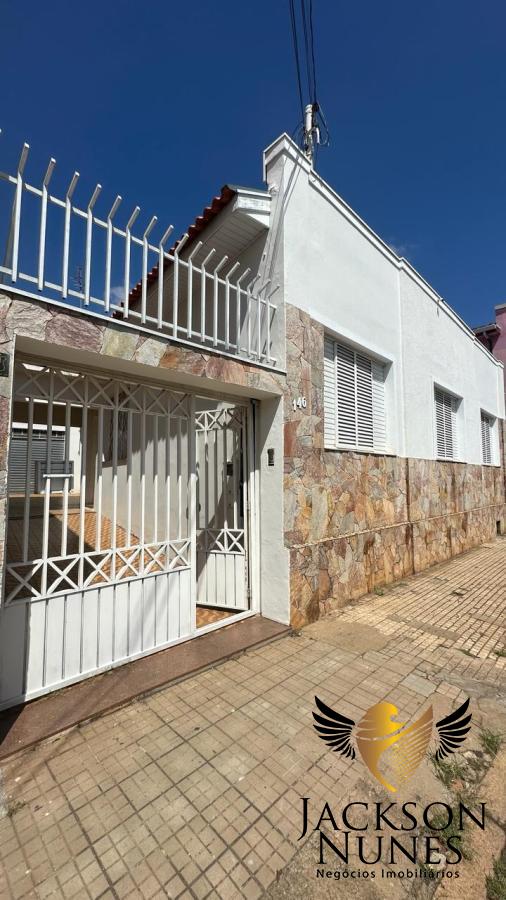 Casa à venda com 6 quartos, 300m² - Foto 1