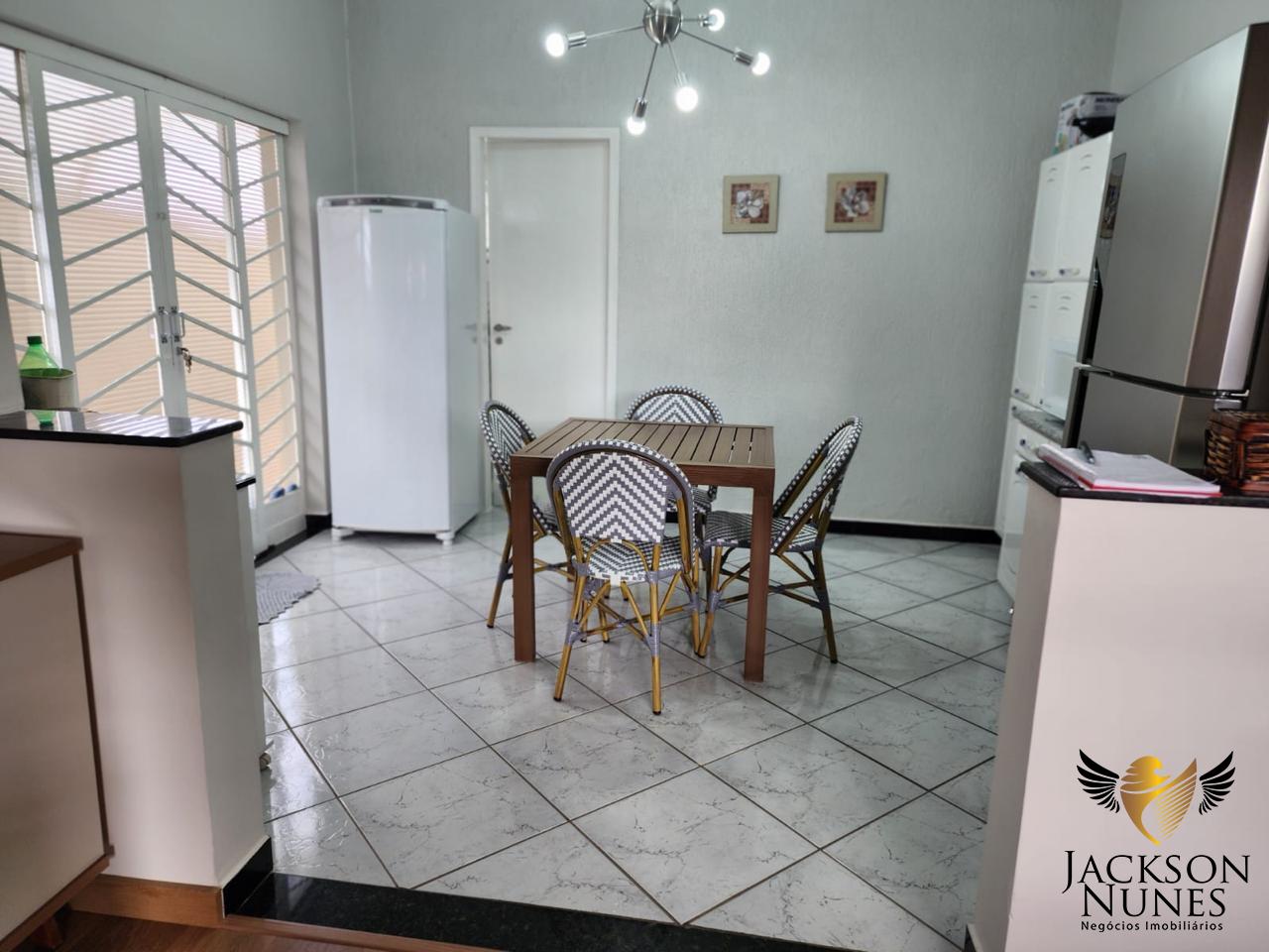 Casa à venda com 3 quartos, 300m² - Foto 4