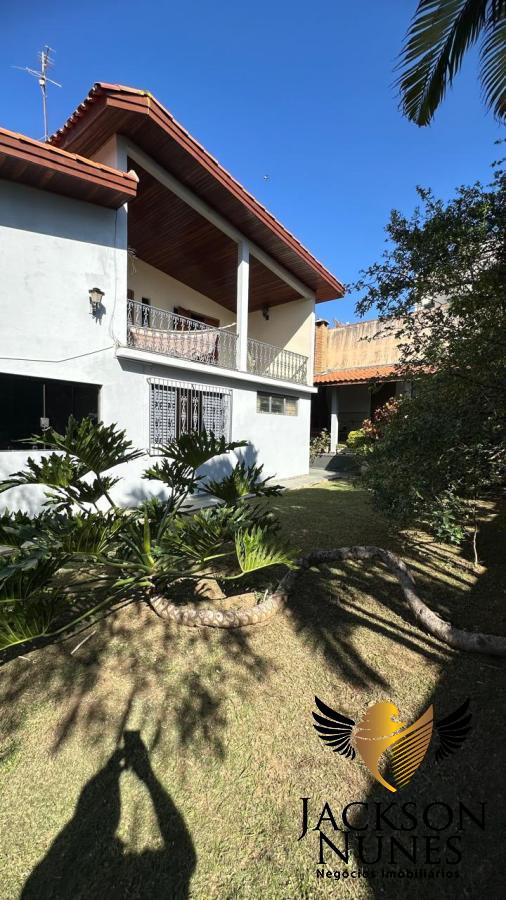 Casa à venda com 4 quartos, 541m² - Foto 1