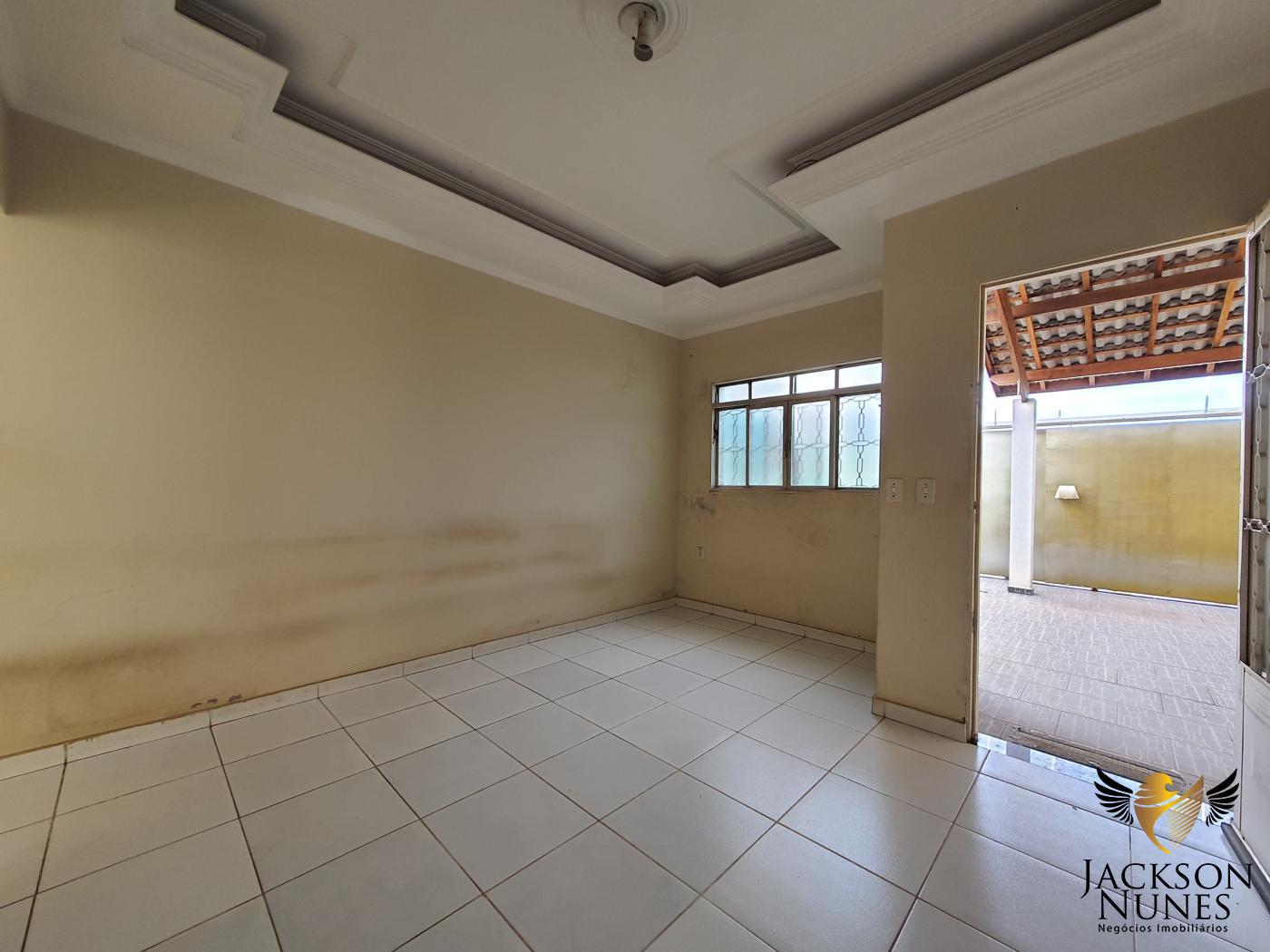 Casa à venda com 2 quartos, 150m² - Foto 2