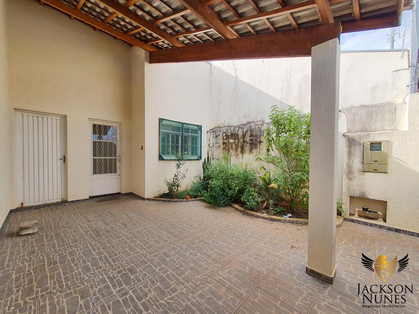 Casa à venda com 2 quartos, 150m² - Foto 1